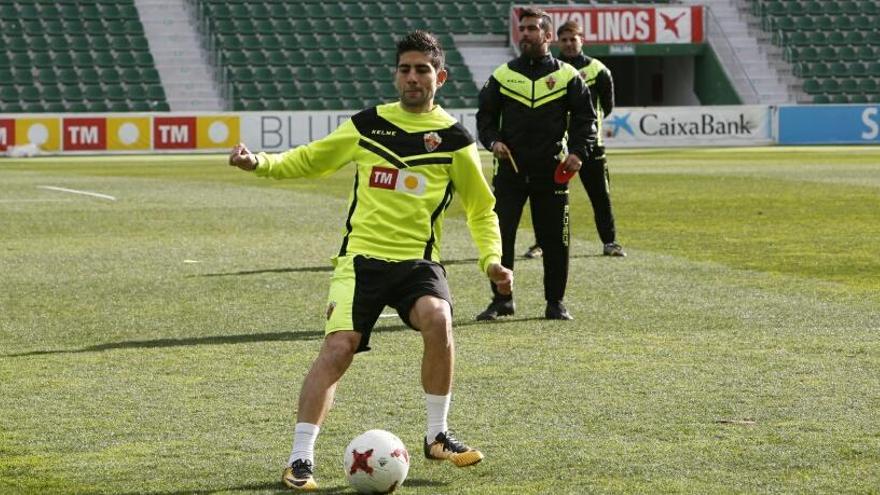 Manu Rodríguez, durante su primer entrenamiento con sus compañeros