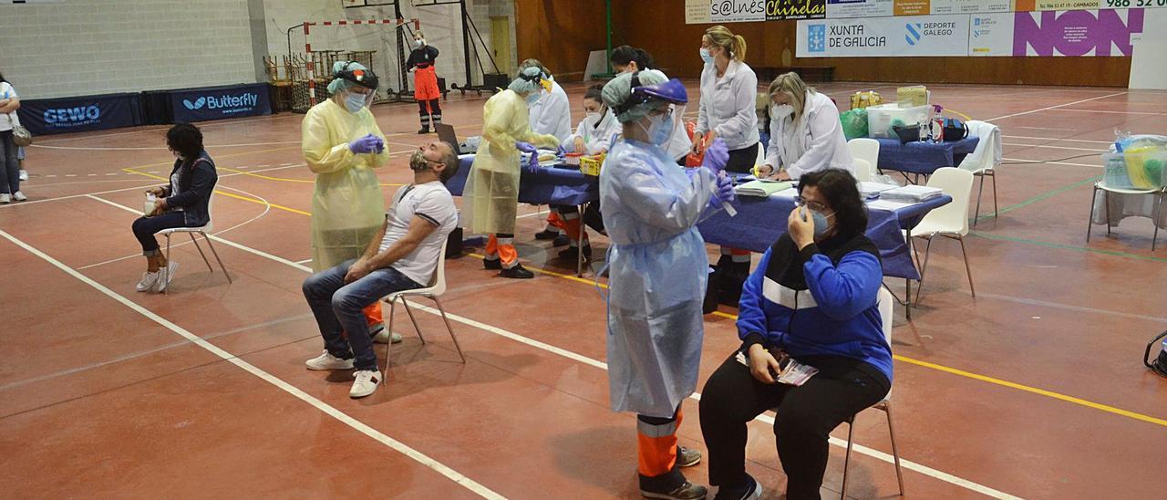 Imagen del cribado realizado ayer en el pabellón de San Tomé en horario de mañana y tarde. La participación rozó el 60%.