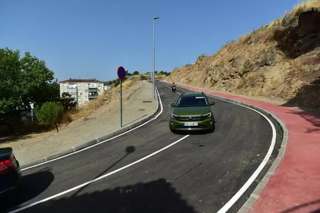 Así ha sido la inauguración de la avenida Roberto Iniesta de Plasencia
