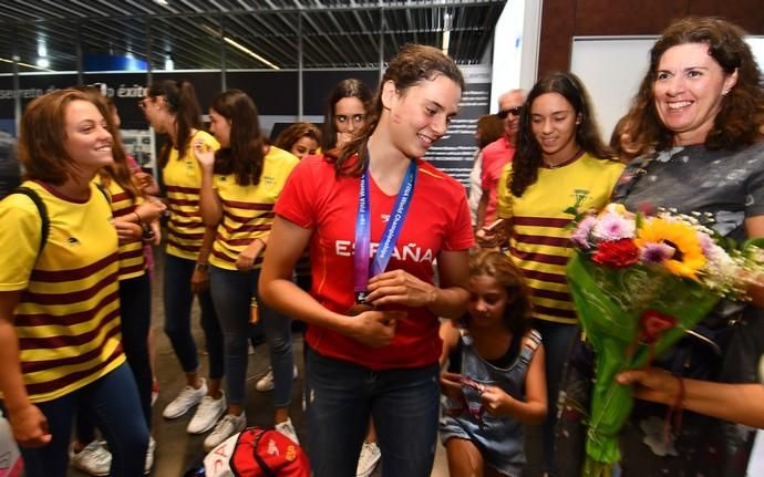 22/07/2019 TELDE.  Llegada al aeropuerto de Gran Canaria de Elena Melían, medalla en el Mundial de Sincronizada.  Fotógrafa: YAIZA SOCORRO.  | 22/07/2019 | Fotógrafo: Yaiza Socorro