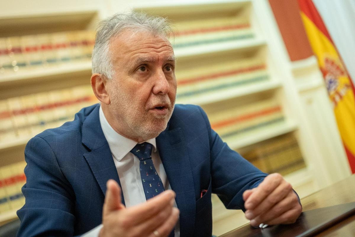 El ministro de Política Territorial y Memoria Democrática, Ángel Víctor Torres, durante la entrevista.