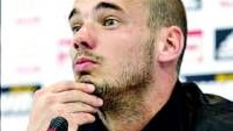 El madridista Sneijder reconoce que ha bajado su rendimiento