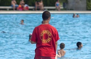 Muere una niña de dos años tras ahogarse en una piscina comunitaria de Madrid