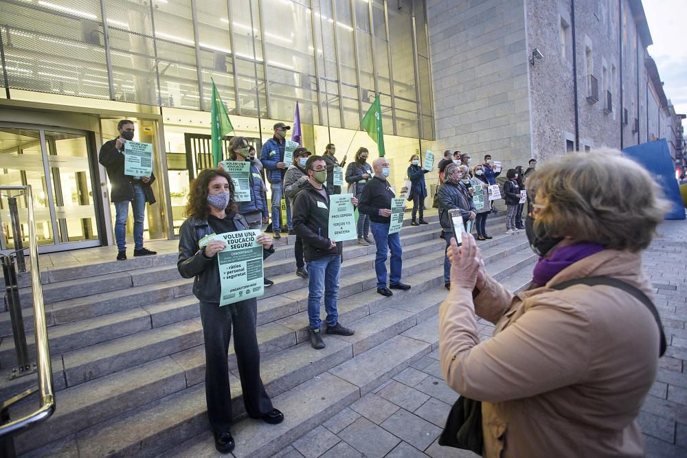 Els mestres esgoten la paciència i alerten que treballen «sota mínims»