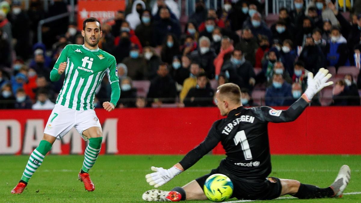 Juanmi, en su gol en el Camp Nou que le dio la victoria al Betis