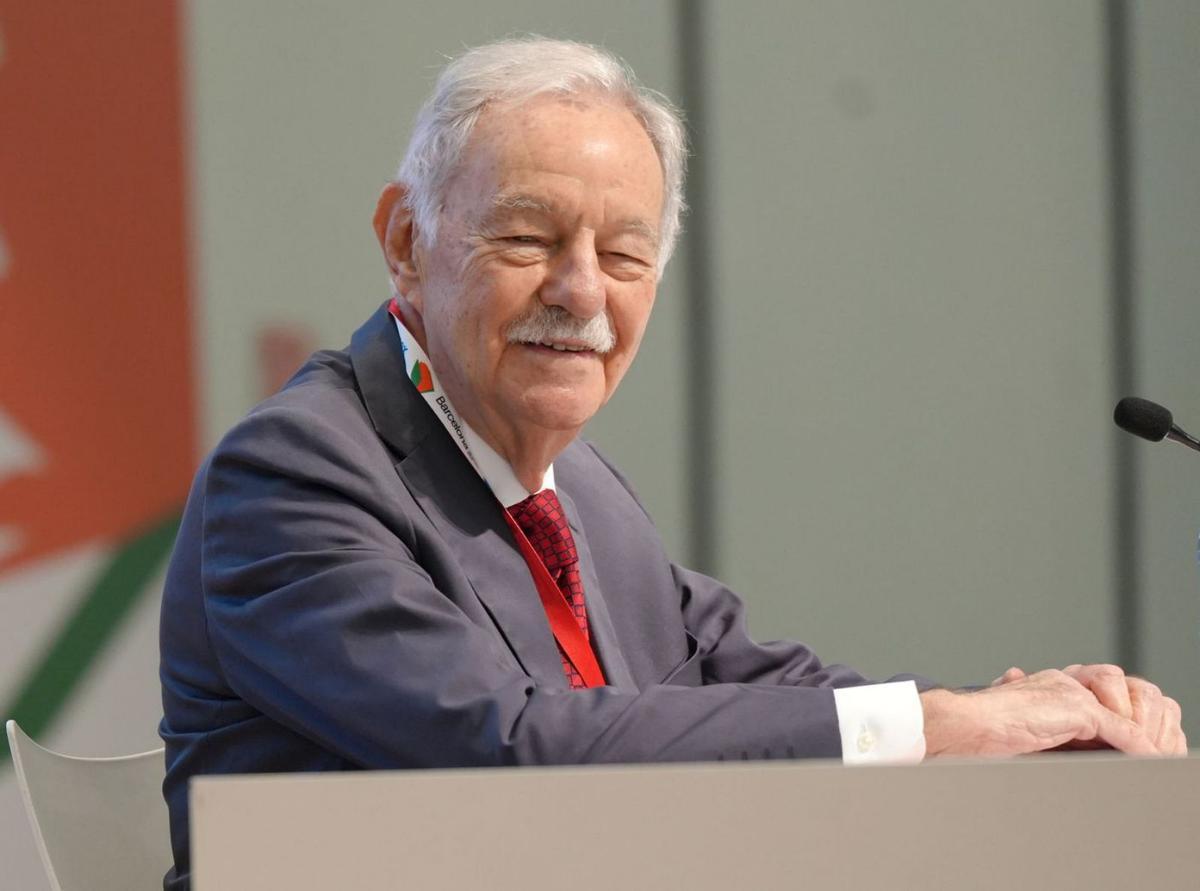 Mendoza vola a la FIL per passar el testimoni de la seva Barcelona literària