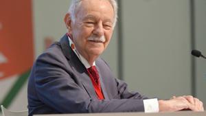 Mendoza vola a la FIL per passar el testimoni de la seva Barcelona literària