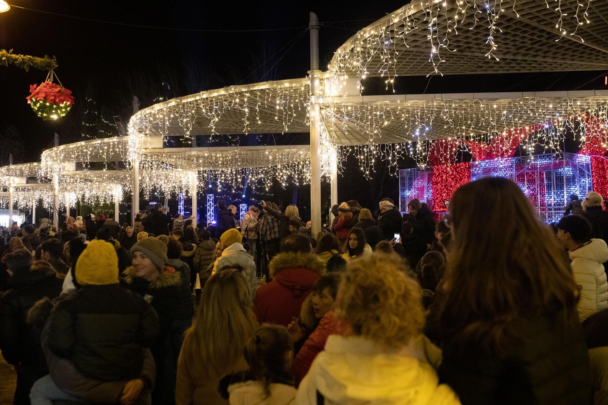 Luces de Navidad de Caja Rural en la Marina, rebautizada como 'La plaza de los sueños'