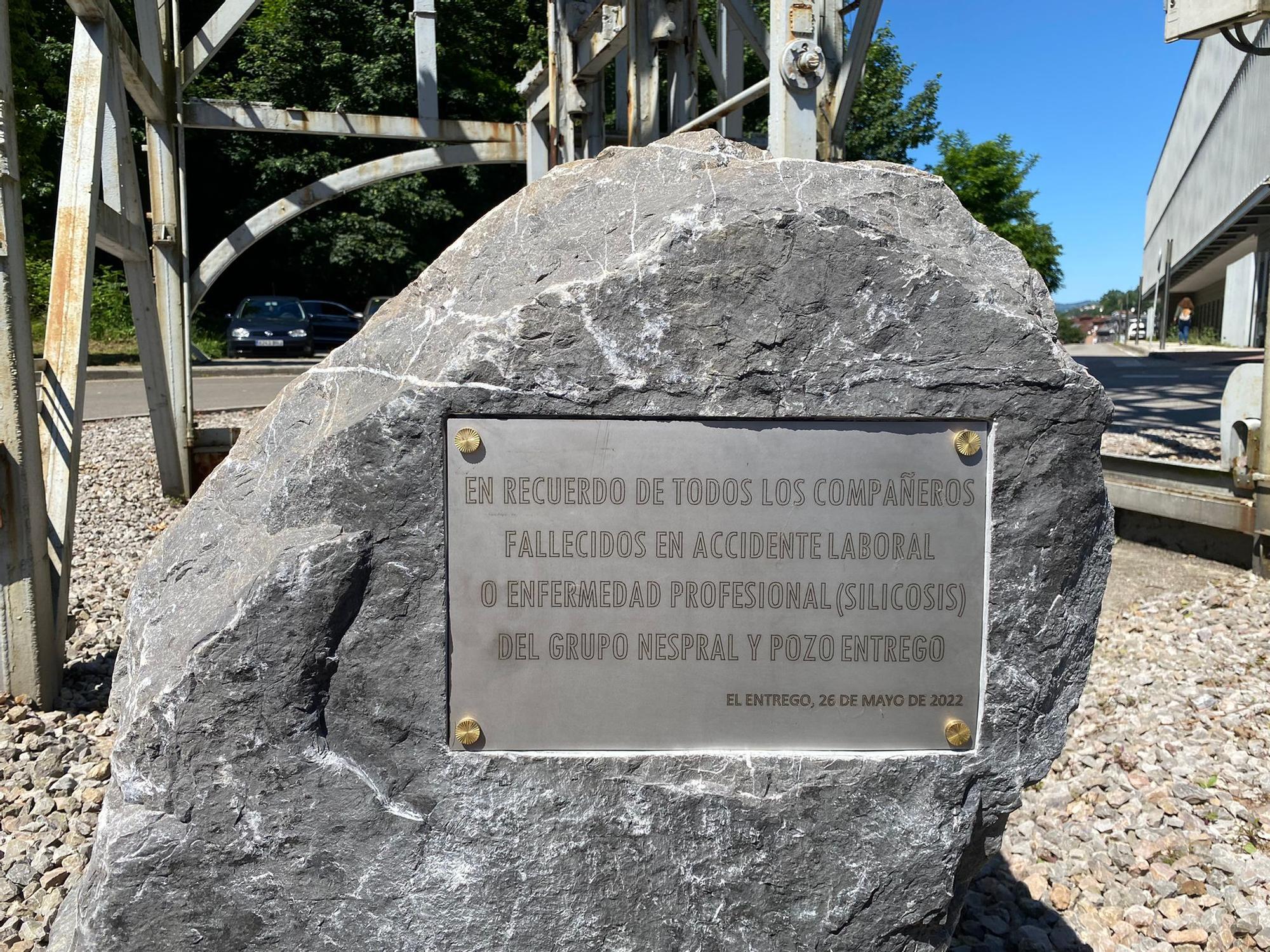 Homenaje a los mineros fallecidos en el Pozo Entrego