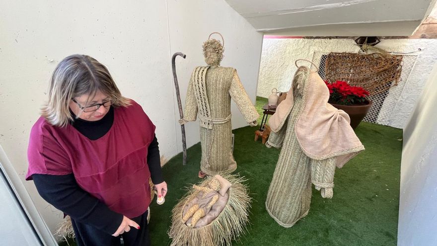 Crevillent transforma un foco de suciedad y orines en un belén en la Rambla