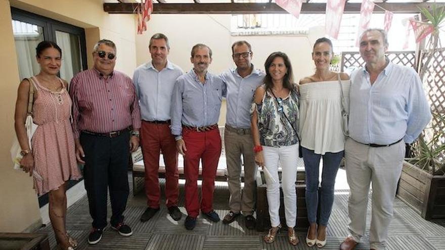 Los decanos de los colegio de Abogados de Málaga y Almería con acompañantes, el alcalde de Mijas y el director de La Opinión de Málaga, Juande Mellado.