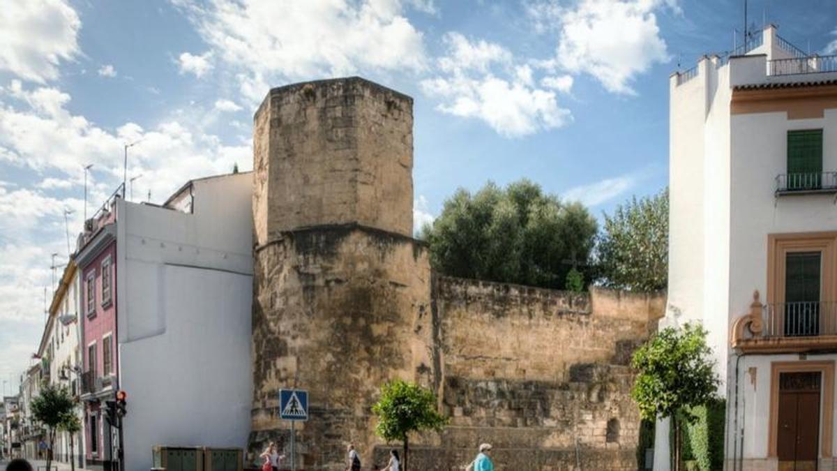 Puerta del Rincón, antes de que se instalara el monumento en homenaje a los cuidadores de patios.