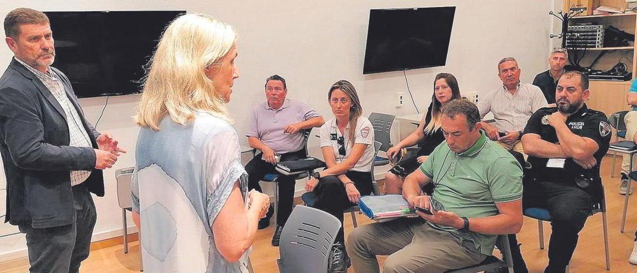 Reunión de alcaldes, concejales y responsables de Protección Civil.