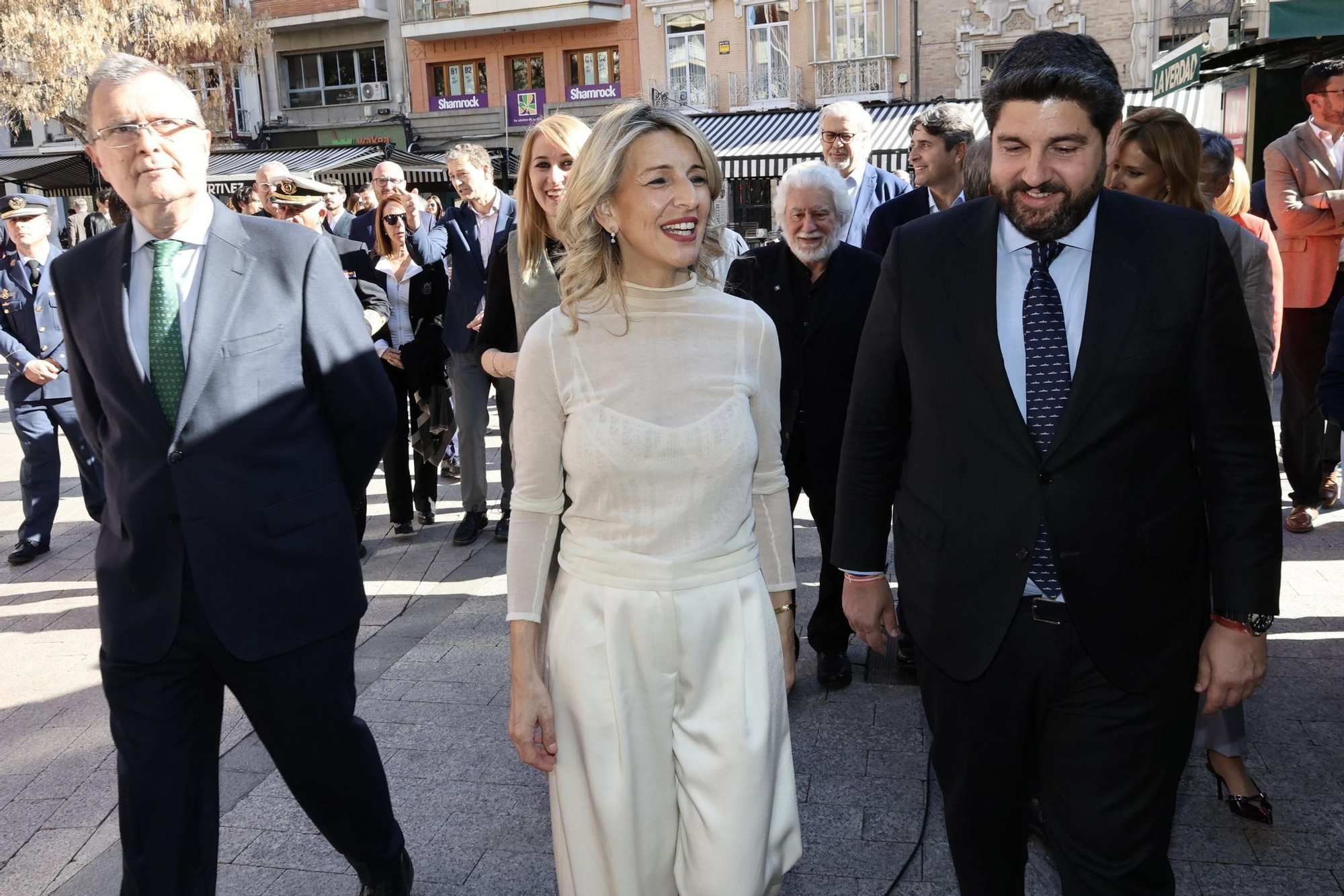 La inauguración de la obra de Gabarrón para conmemorar que Murcia es Capital Española de la Economía Social, en imágenes
