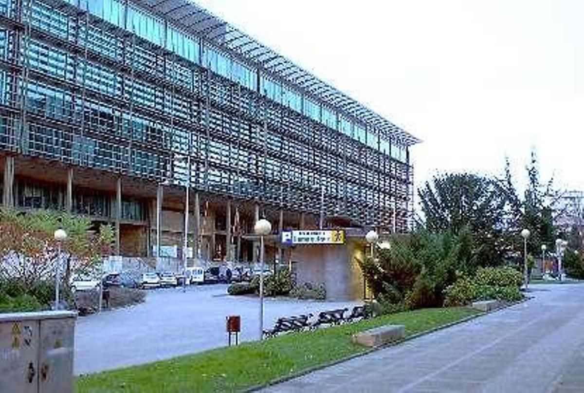 Edificio que alberga varias consejerías del Principado.