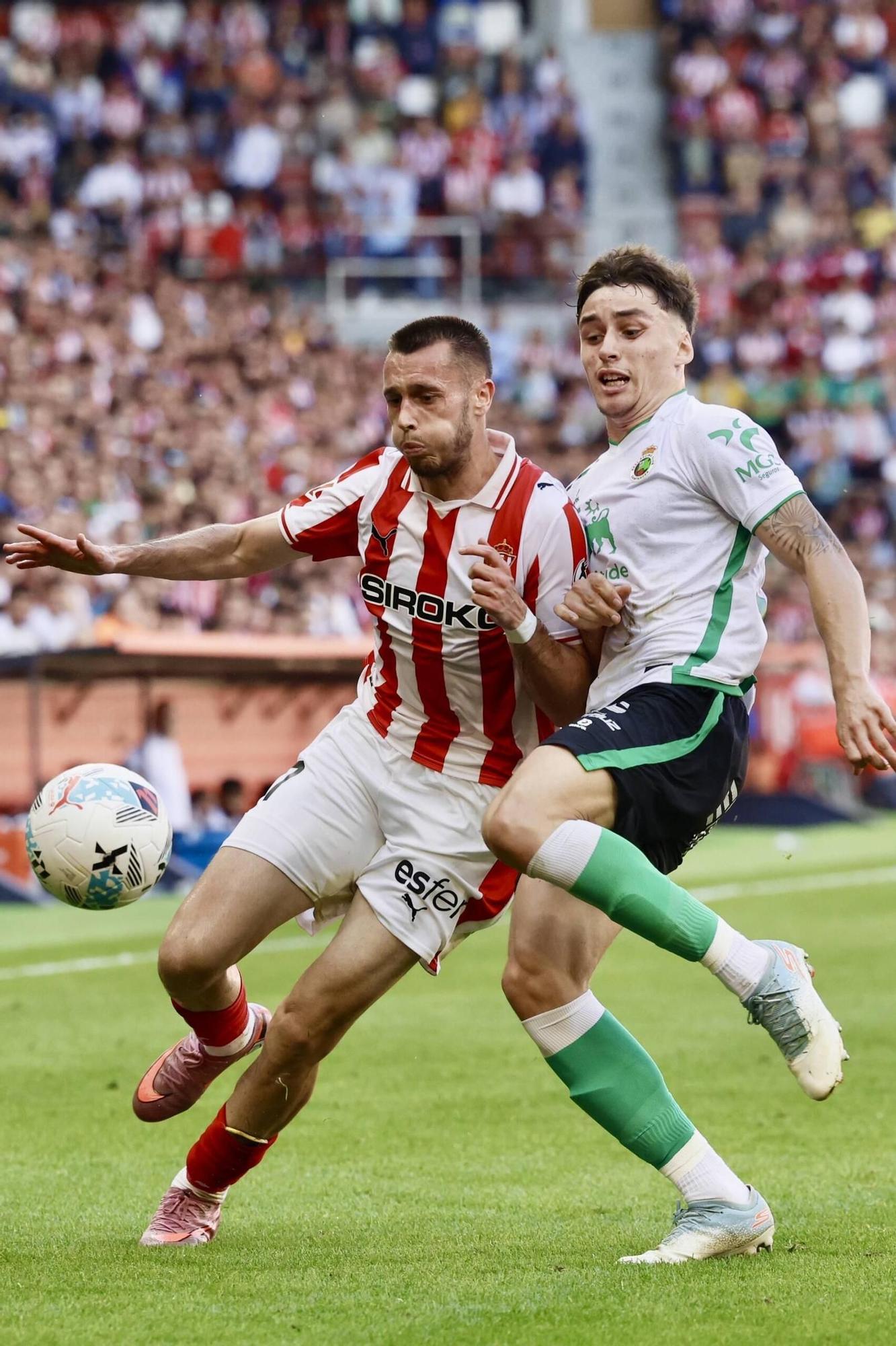 EN IMÁGENES: El partido del Sporting- Racing de Santander en El Molinón