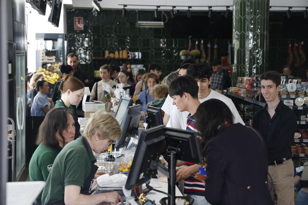 Del Clínico a Lavacolla: así se ha vivido el apagón en Santiago Del Clínico a Lavacolla: así se ha vivido el apagón en Santiago