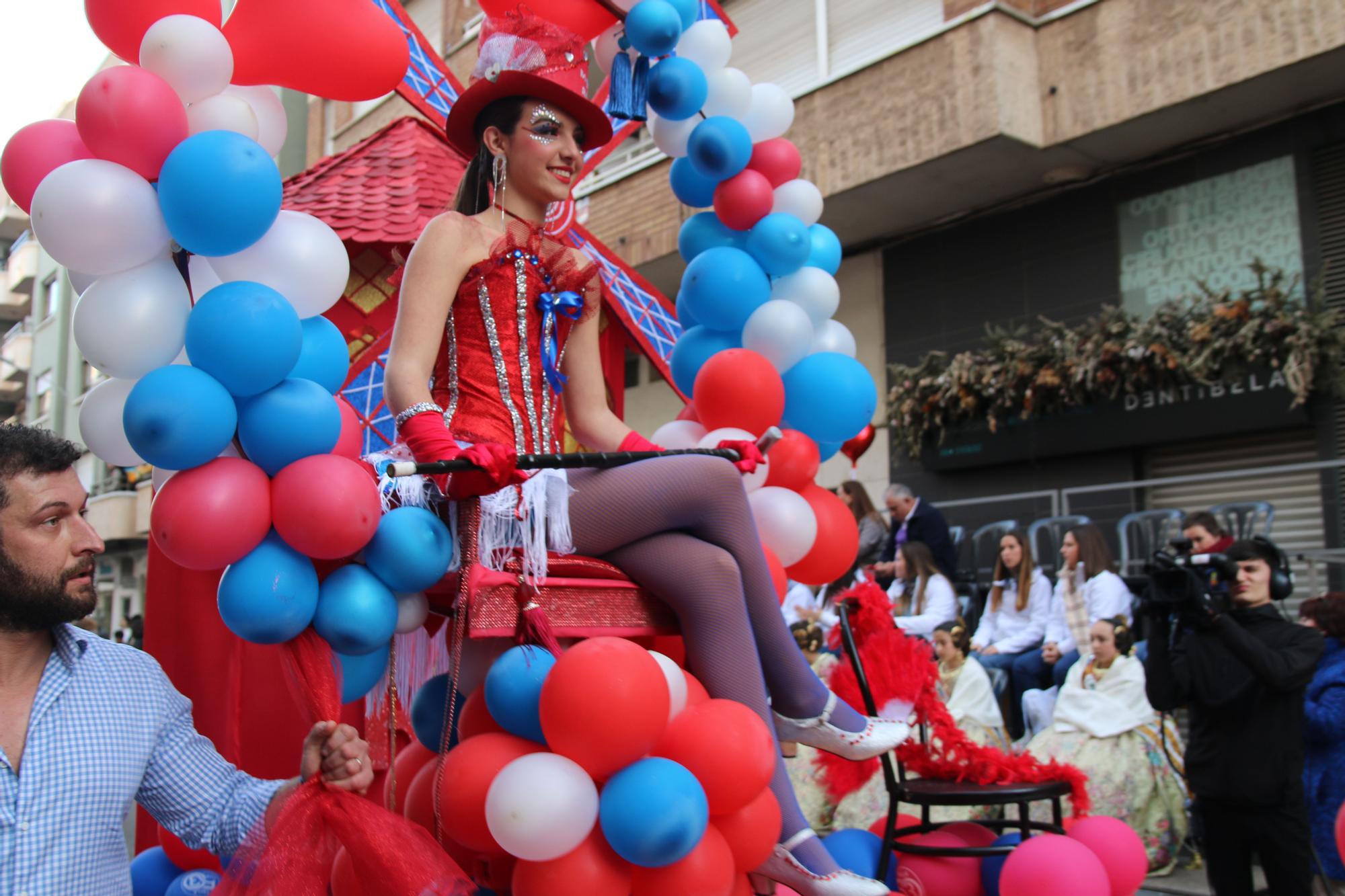 Búscate en las fotos del premio al Barri València en la cabalgata del Ninot infantil de Burriana