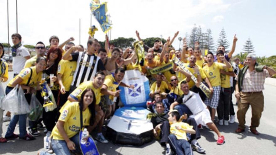 Ambiente en el Estadio de Gran Canaria en el encuentro entre UD Las Palmas y el CD Tenerife.