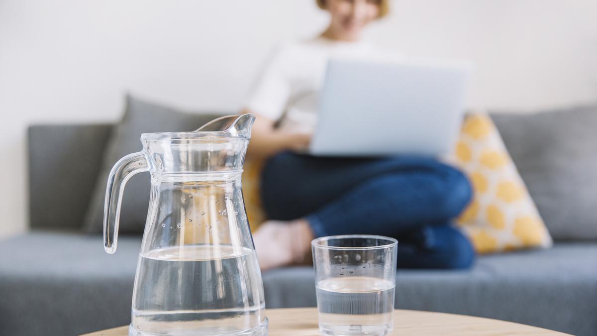 No, ya no hay que beber dos litros de agua al día: ¿qué se recomienda ahora?