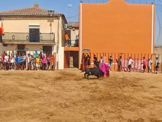 GALERÍA | Animado encierro urbano en Castrillo de la Guareña
