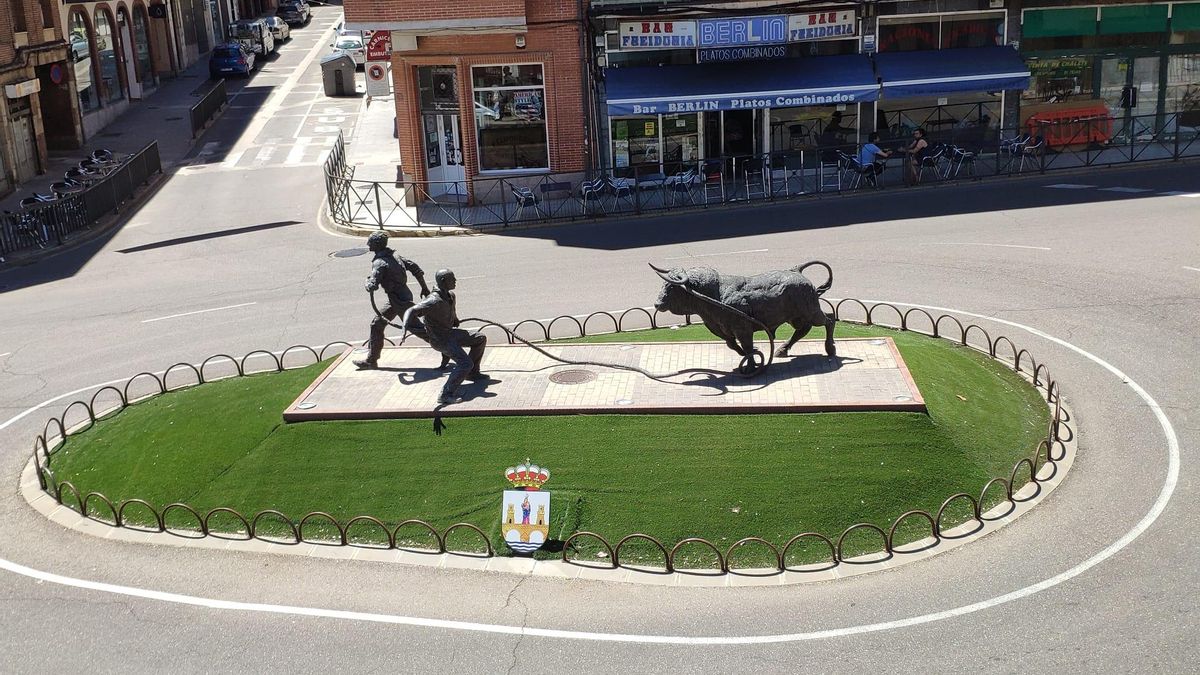 Monumento al Toro Enmaromado. | Javier Justel
