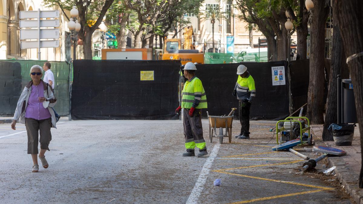 La peatonalización de la avenida Constitución, una de las obras clave de Alicante, está en plena ejecución