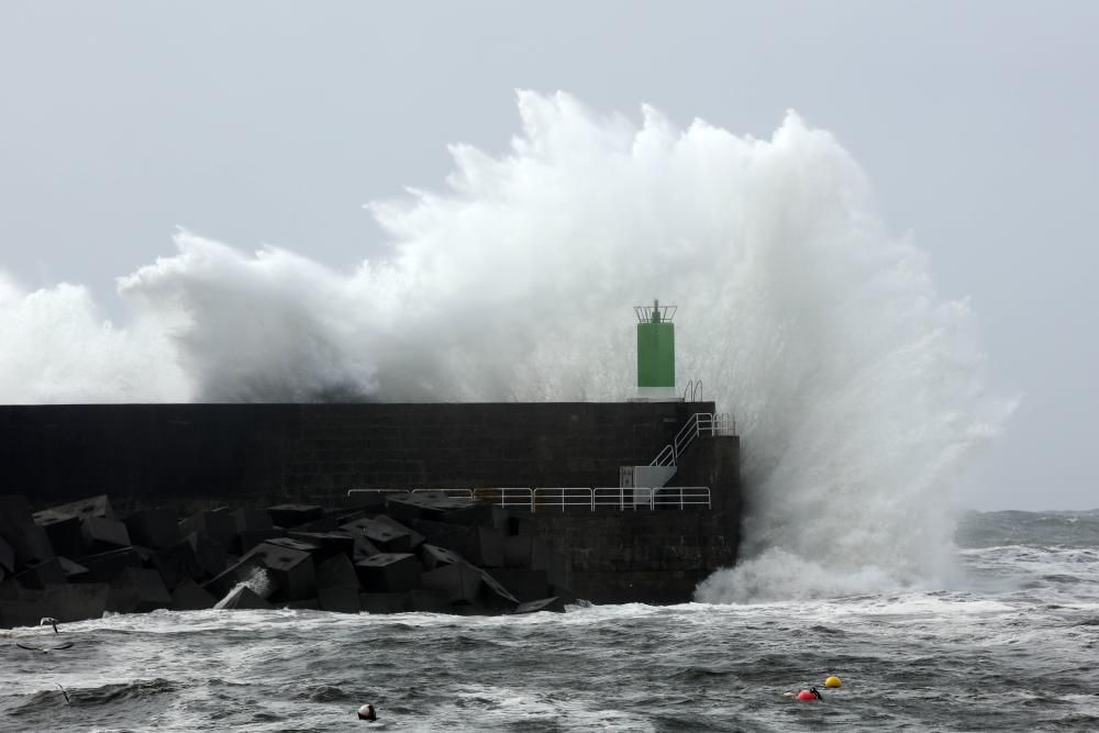 "Félix" desata la fuerza de los mares en la ría de Vigo