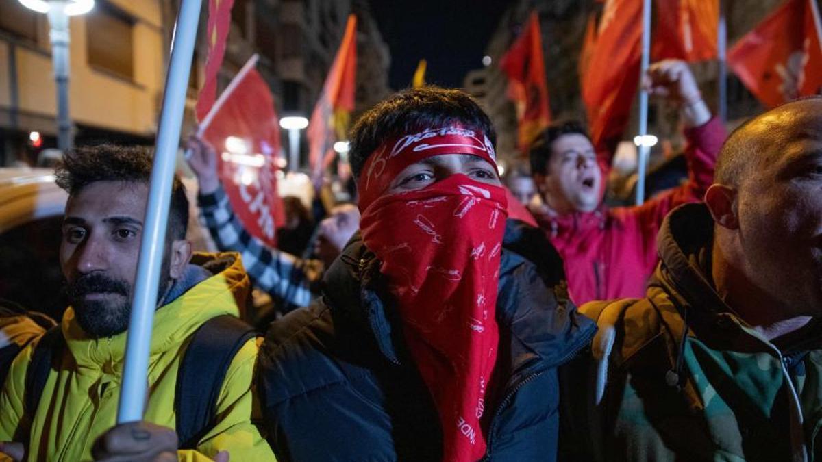 Al menos 343 detenidos durante las protestas del viernes en Turquía contra la detención del alcalde de Estambul .
