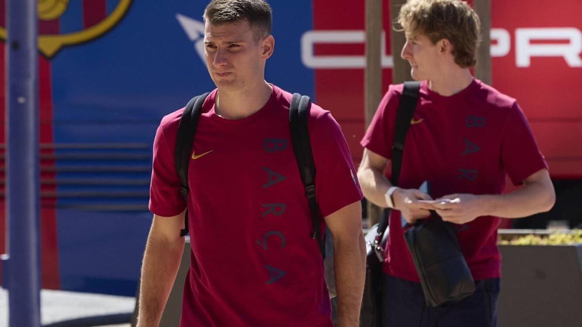 FC Barcelona Flight Delayed Again Due to Fog Ahead of PSG Champions League Clash