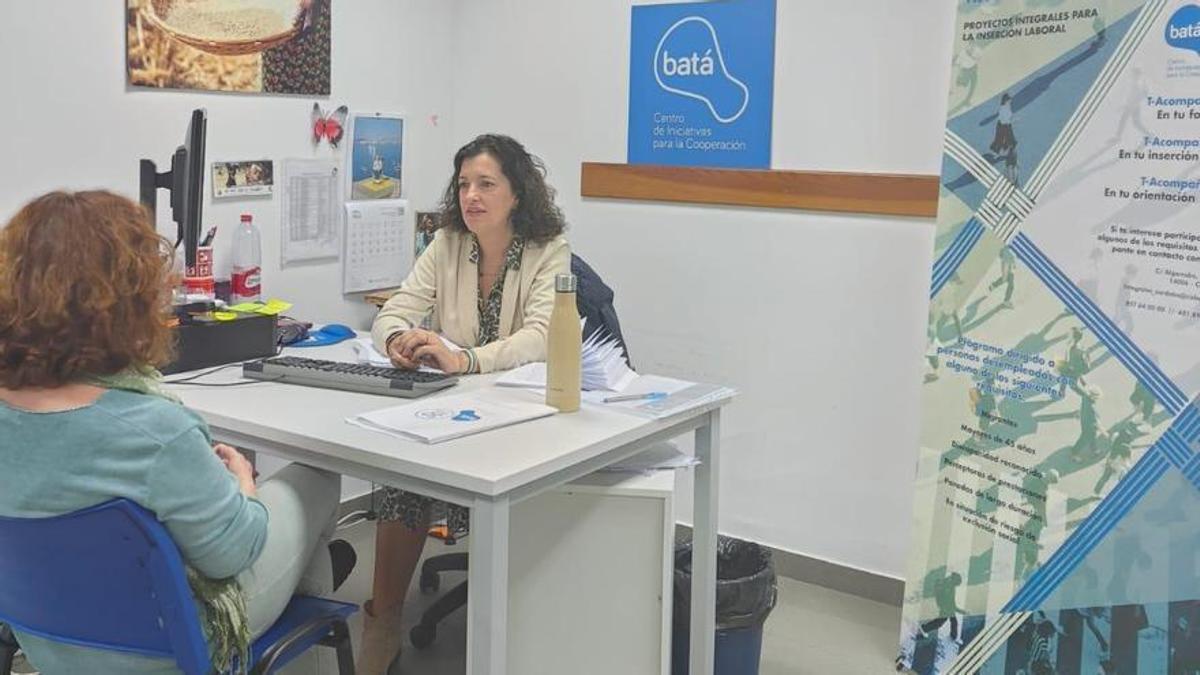 Teresa León, de Cic Batá, en las oficinas de El Algarrobo