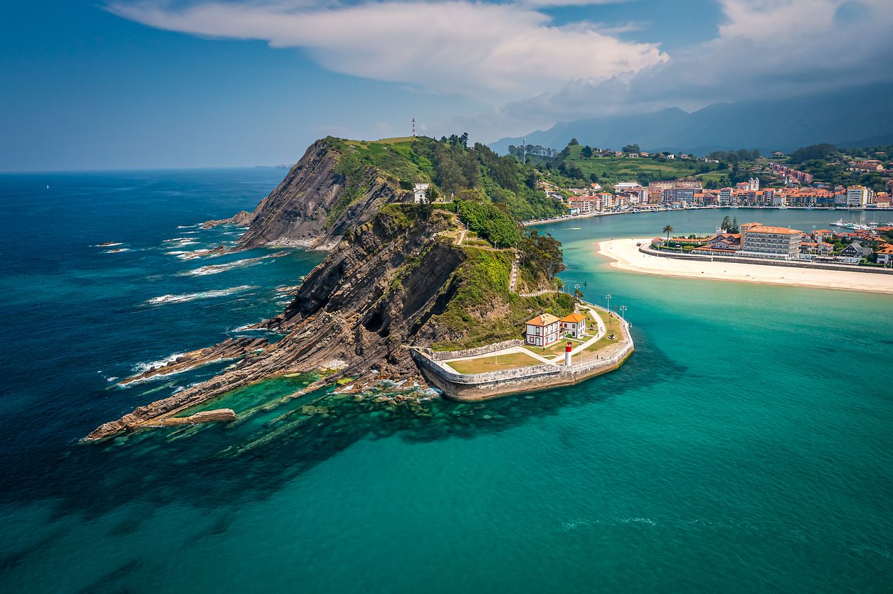 Ribadesella se encuentra en los Picos de Europa.