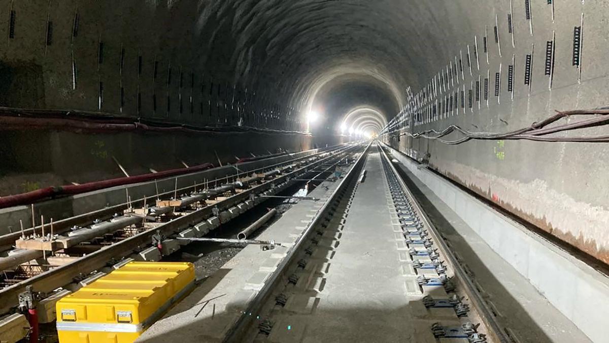 Obras en un túnel para la adaptación de la línea Zaragoza-Madrid a los servicios de autopista ferroviaria.