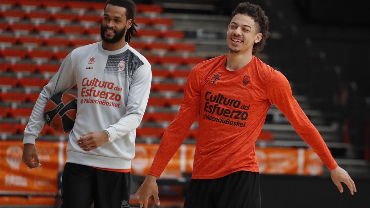 Entrenamiento del Valencia Basket, en la imagen aparecen Webb III y Radebaugh