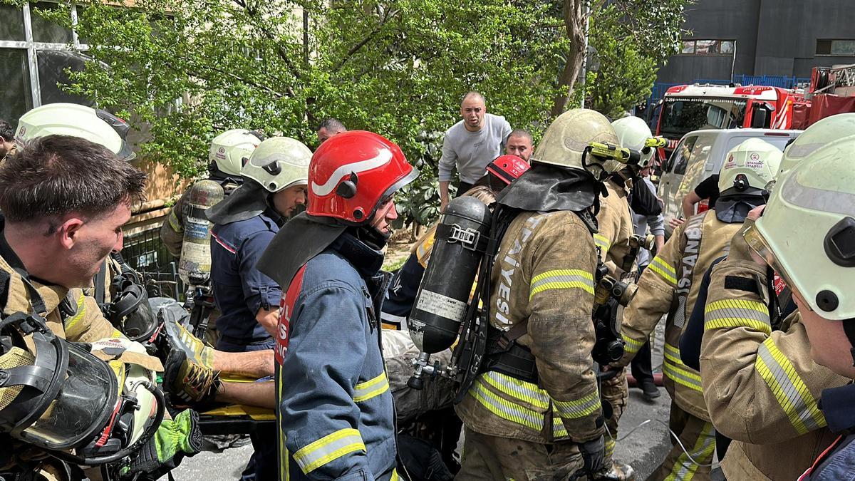 Al menos 29 muertos en un incendio en una discoteca de Estambul