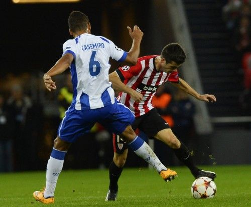 Athletic Bilbao's Susaeta fights for the ball with Porto's Casemiro during their Champions League Group H soccer match at San Mames stadium in Bilbao