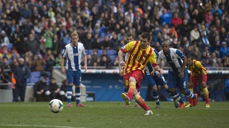 El Barça solventa el derbi a base de manos (0-1)