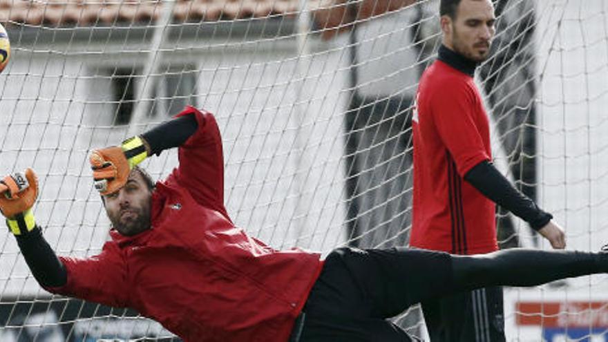 Salvatore Sirigu con Osasuna