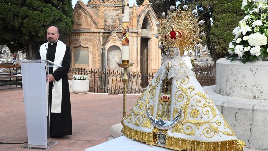 Visita de la Virgen de Lledó al cementerio de Castelló