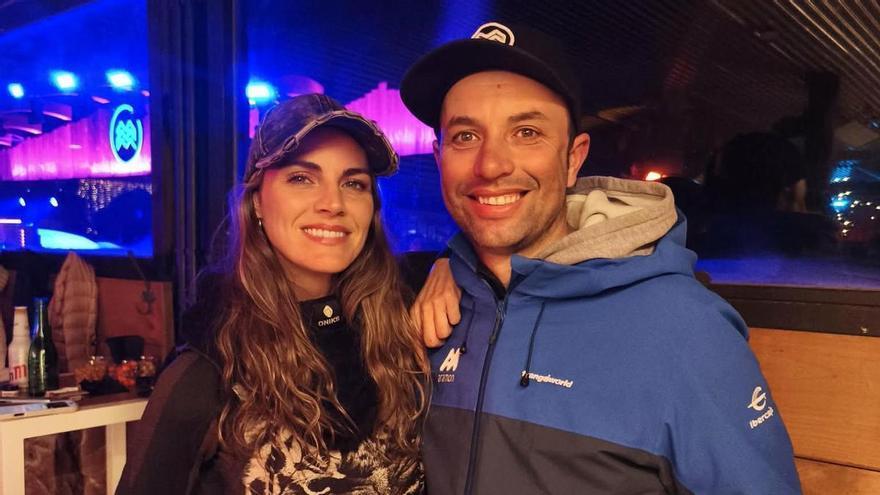 Enrique Martínez, el cangués que da clases de esquí (y se codea con famosos) en la estación de Formigal-Panticosa