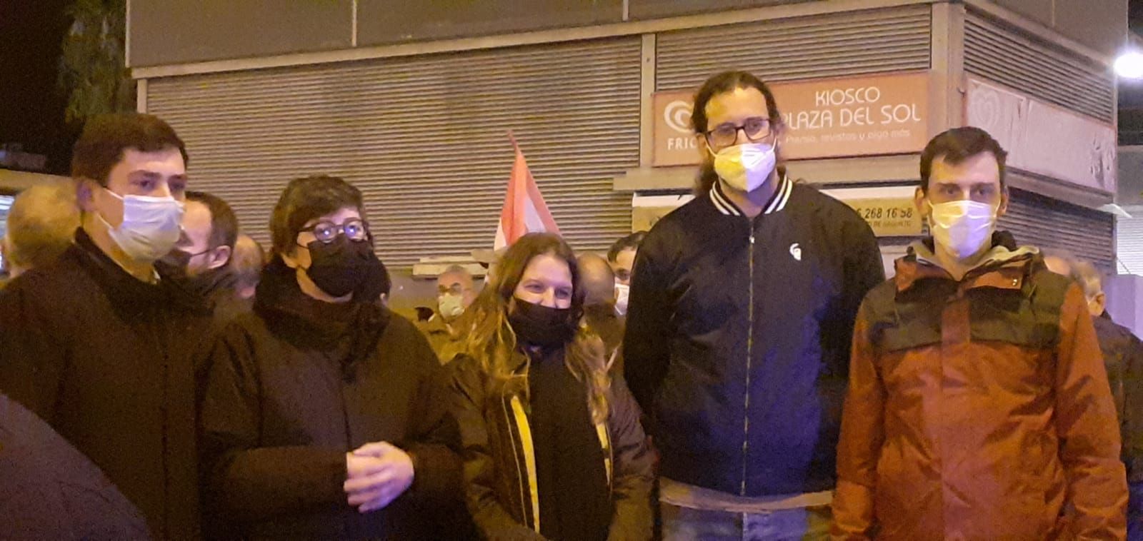 Los trabajadores de Pilkington se manifiestan, acompañados por miles de vecinos en el Port de Sagunt.