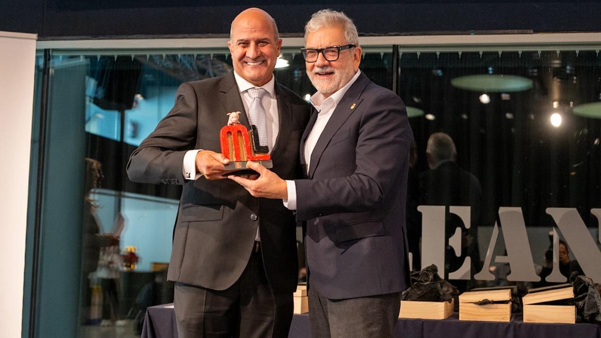 Juan Pedro Florido (izquierda) recibe el premio PronosPorc.