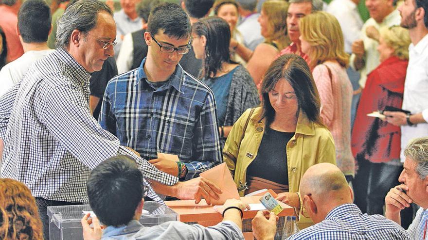 El tripartito mantiene la mayoría con solo un escaño más que PP y C&#039;s