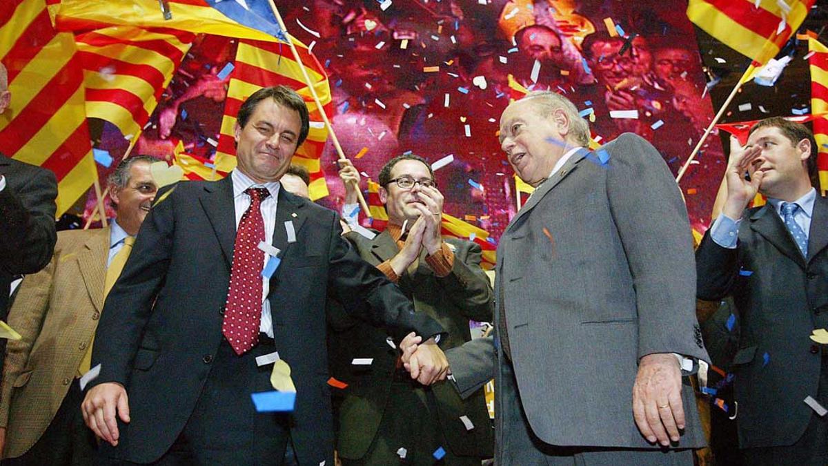 2003   BARCELONA 14-11-2003  POLITICA   MITIN FINAL DE CONVERGENCIA I UNIO EN EL PABELLON DEL JOVENTUT DE BADALONA    FOTOGRAFIA DE   JULIO CARBO