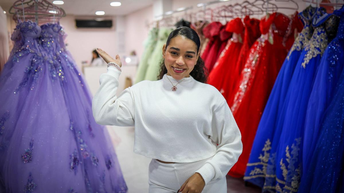 Adreina es venezolana y regenta un negocio de vestidos en Valencia