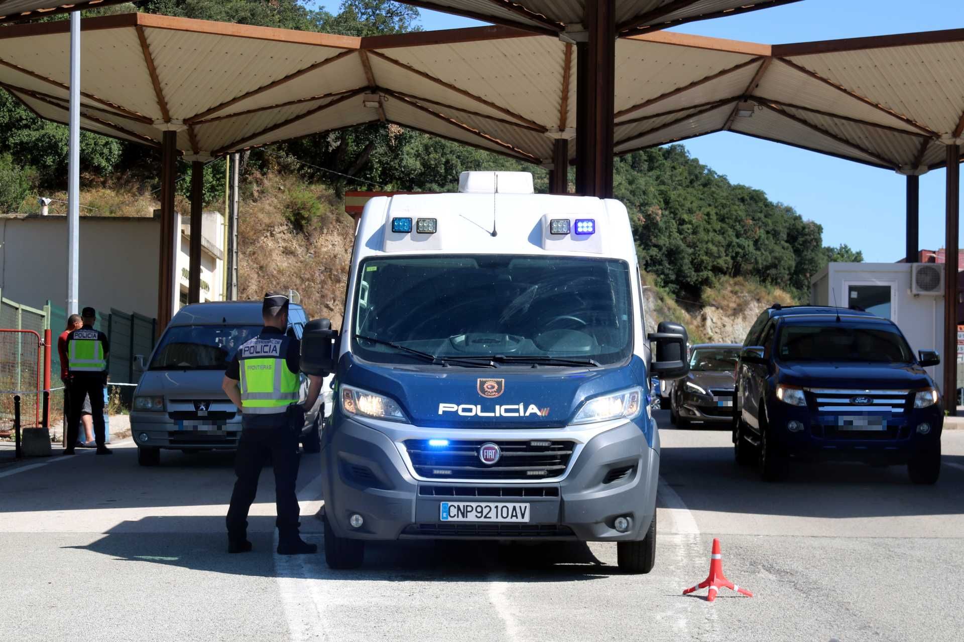 La policia reforça la frontera gironina amb França arran de la cimera de l'OTAN