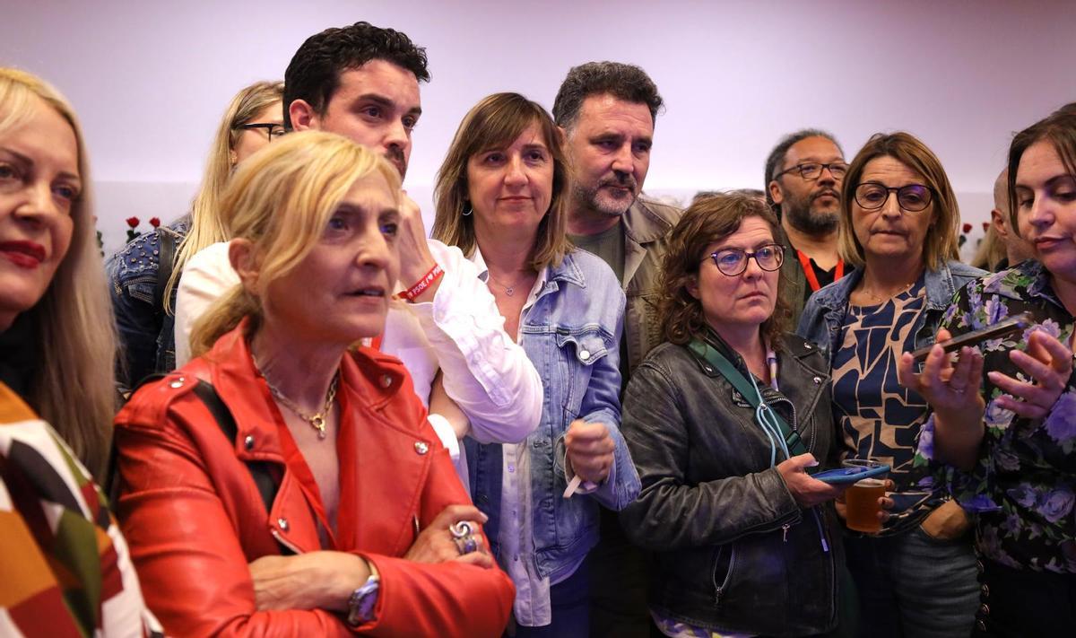 Villagrasa y Ranera, junto a otros socialistas, este domingo en la sede del PSOE Aragón.