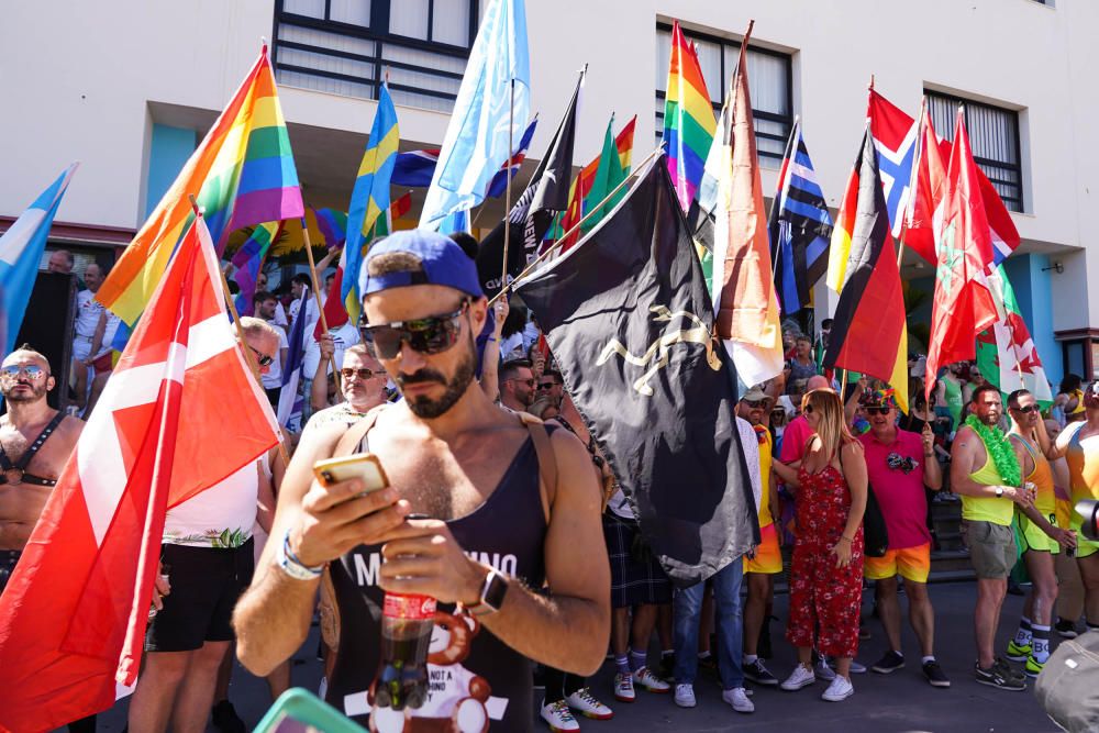 Torremolinos ha celebrado este sábado la cabalgata reivindicativa y festiva del Pride 2019, el acto central del festival anual de orgullo LGTBI, en el que participaron diez carrozas y se estrenó un nuevo recorrido.