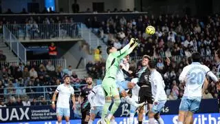 Tangana al final del Málaga-Real Zaragoza: los jugadores locales se van a por Andrada