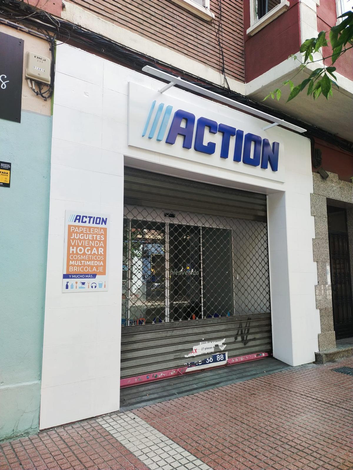 Puerta del nuevo Action de Zaragoza